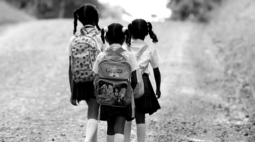 Niños y niñas abusados durante la guerra en Colombia