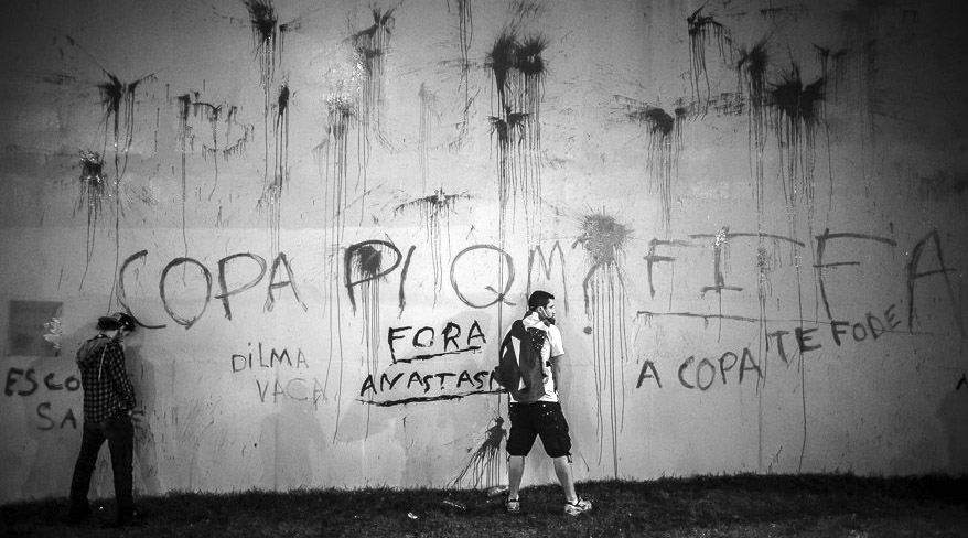 Grafitis anti FIFA en Brasil