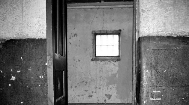 cárcel: celdas solitarias