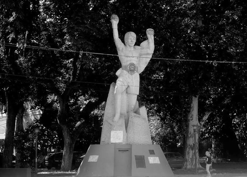 monumento carlos monzon boxeador violencia de genero