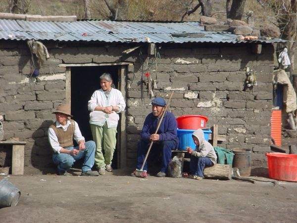 La familia Fermín reconstruyó su casa luego del último desalojo