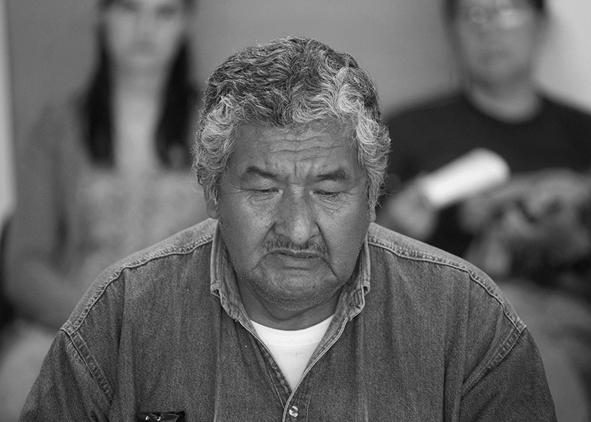 Viedma - 28/11/2017. Gualberto Solano (padre de Daniel), reunido en la Legislatura de Rio Negro buscando apoyo gubernamental para bajar al "Jaguel". Foto: Pablo Leguizamon