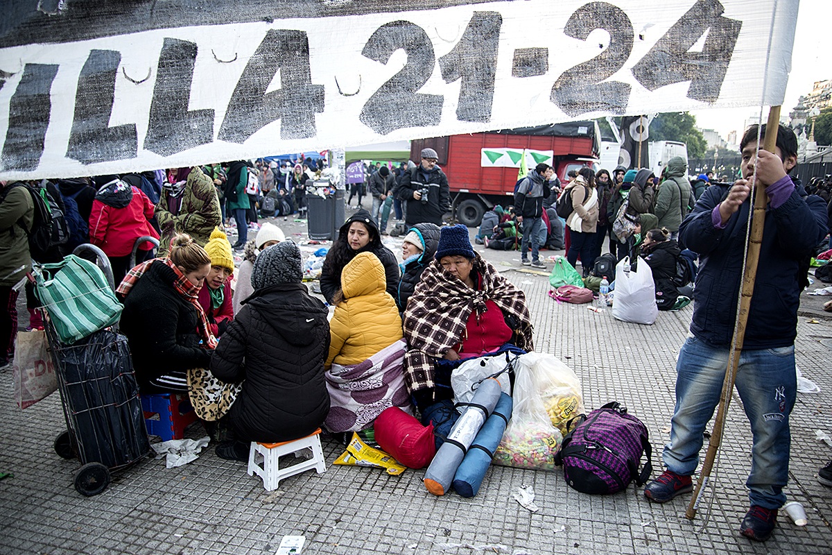 Vigilia de mujeres durante el tratamiento del proyecto para legalización del aborto en la Cámara de Diputados de la Nación.13 y 14 de junio de 2018. Foto: Paola Olari Ugrotte.-