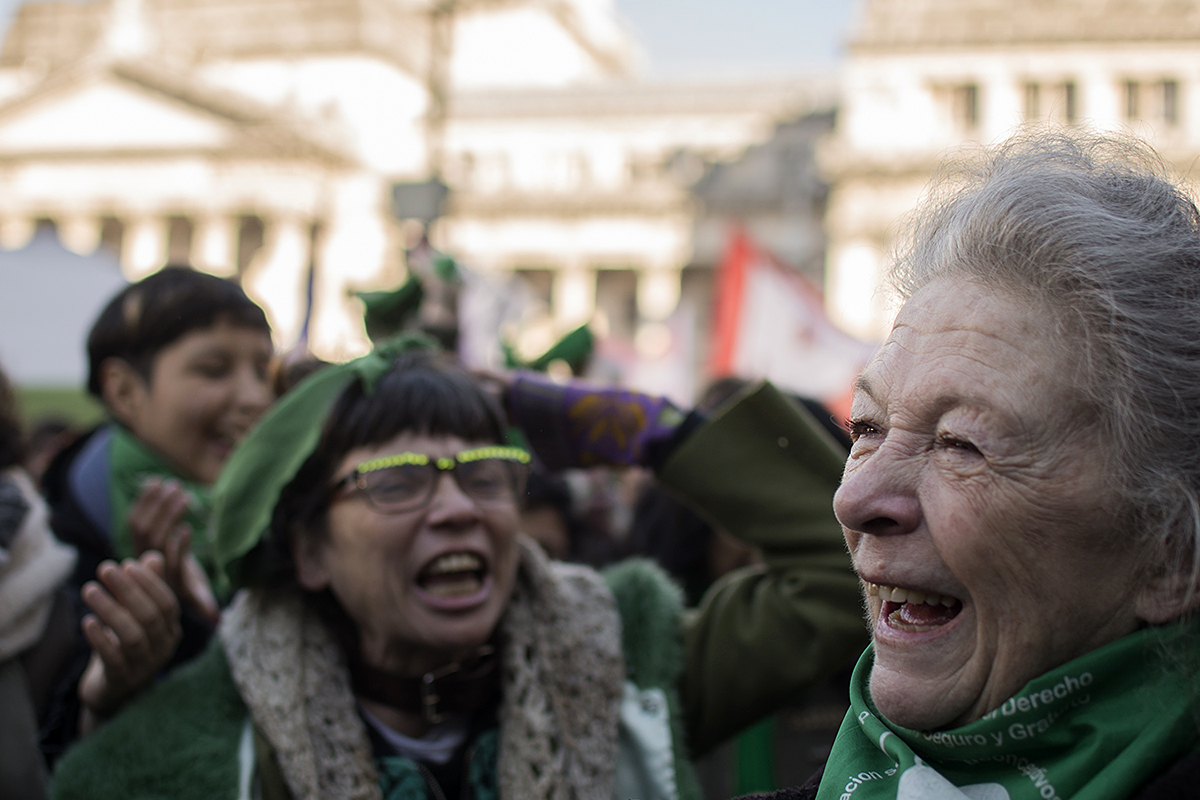 Vigilia de mujeres durante el tratamiento del proyecto para legalización del aborto en la Cámara de Diputados de la Nación.13 y 14 de junio de 2018. Foto: Paola Olari Ugrotte.-