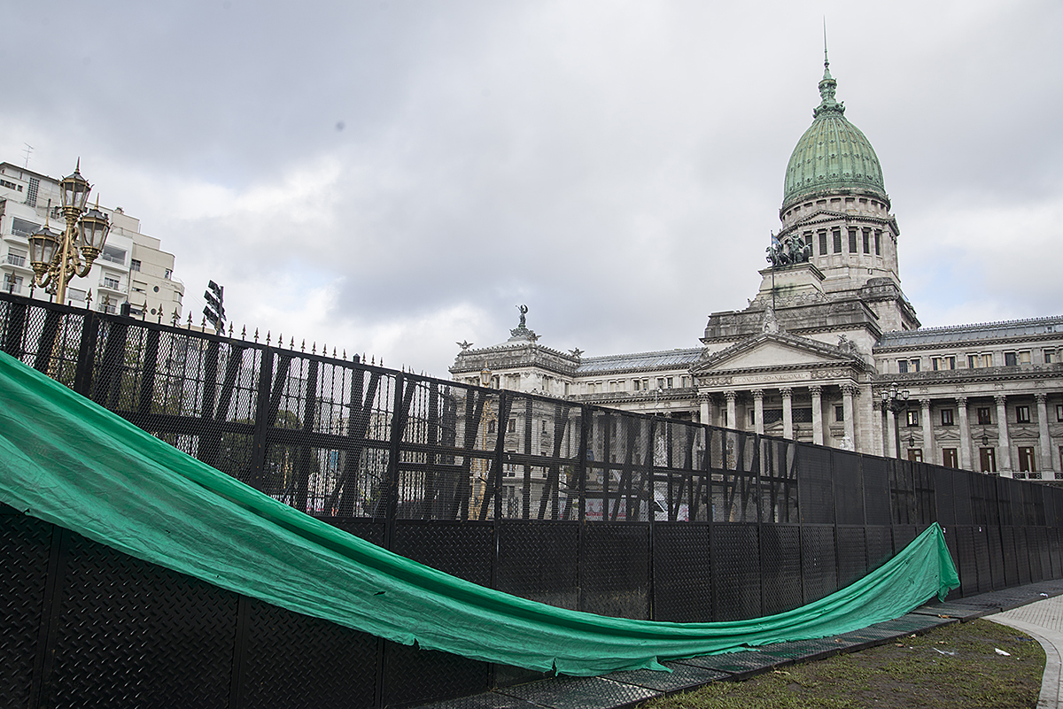 Vigilia de mujeres durante el tratamiento del proyecto para legalización del aborto en la Cámara de Diputados de la Nación.13 y 14 de junio de 2018. Foto: Paola Olari Ugrotte.-