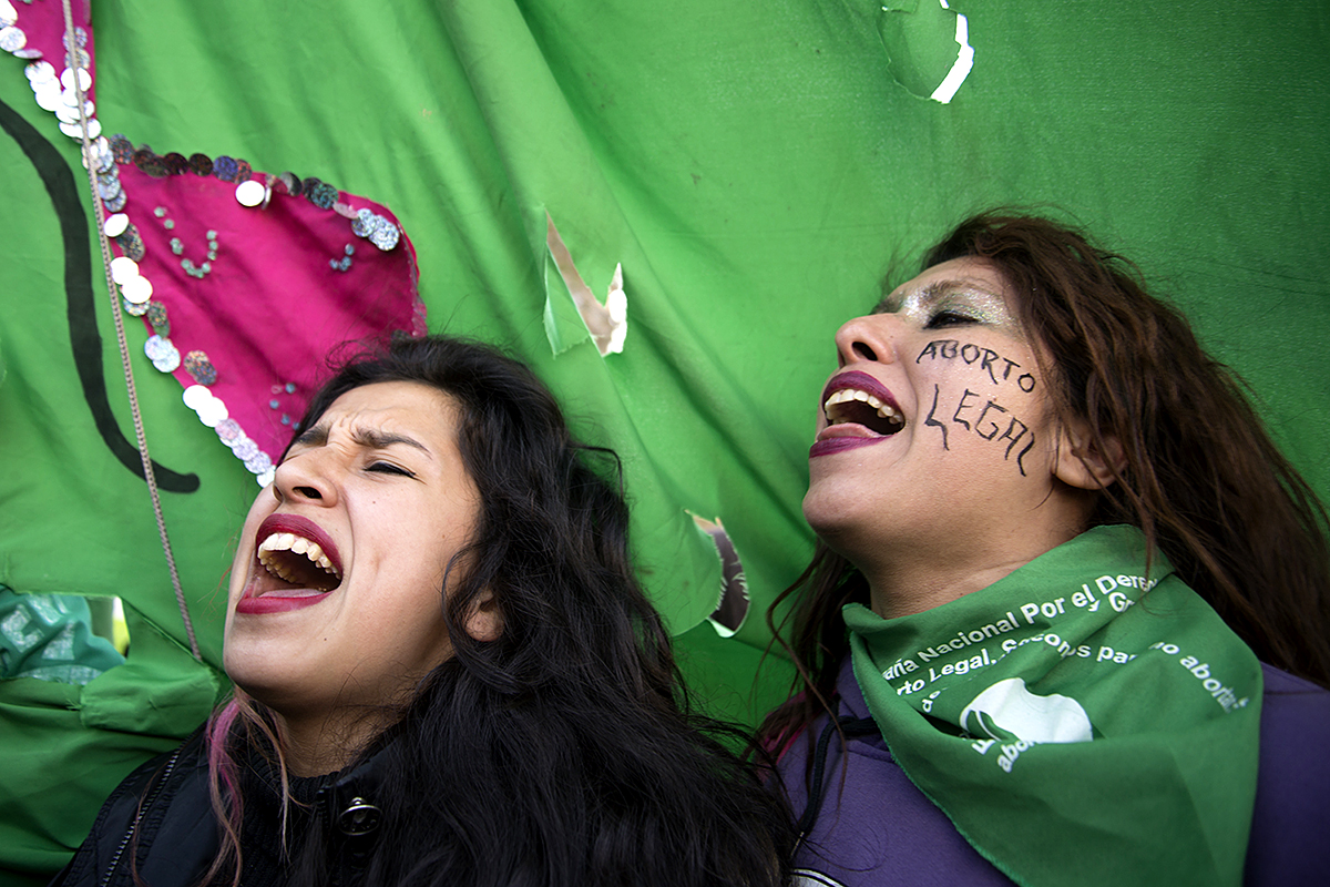 Vigilia de mujeres durante el tratamiento del proyecto para legalización del aborto en la Cámara de Diputados de la Nación.13 y 14 de junio de 2018. Foto: Paola Olari Ugrotte.-