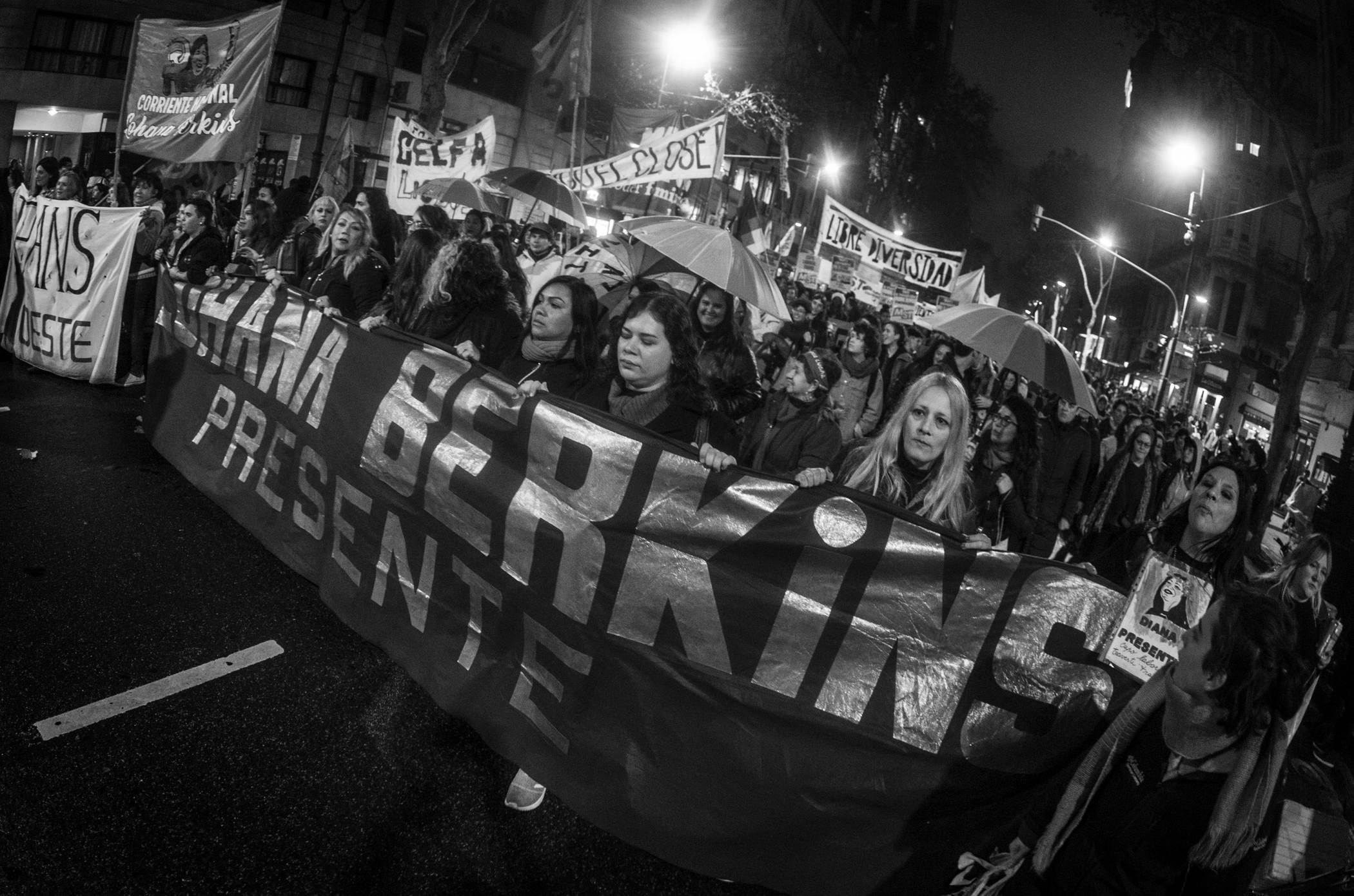 29-06-2019. Capital Federal. Marcha en contra de los travesticidios y en conmemoracin de los 50 aos de stonewall. La marcha convocada por distintas organizaciones lgbtiq+ march desde Plaza de Mayo hasta la plaza del Congreso bajo el lema "basta de travesticidios" e "implementacin del cupo laboral trans".