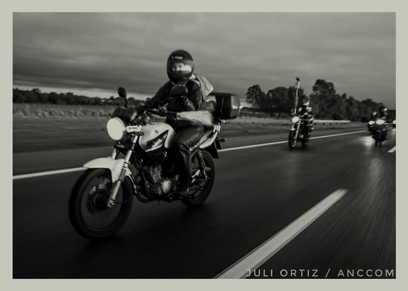 Somos motoqueras y las rutas son nuestras