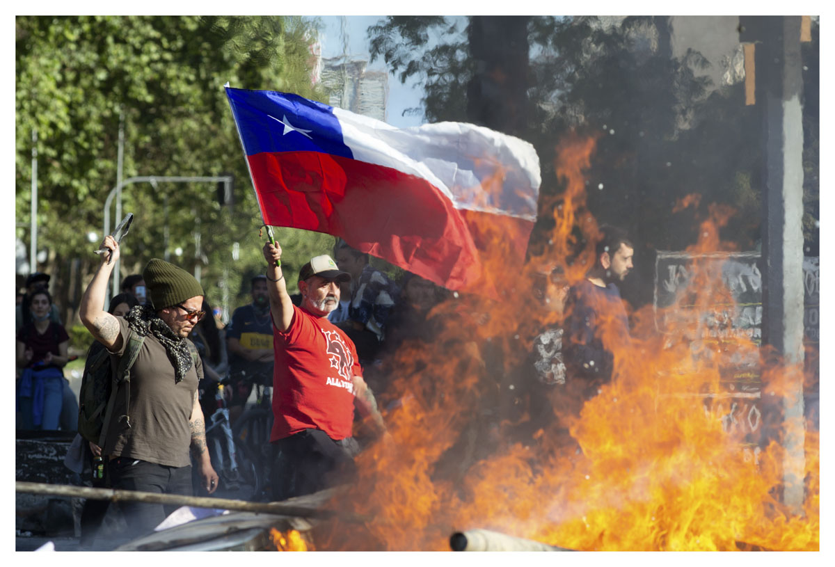 Chile: puños ardiendo imposibles de apagar