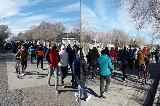 Tras el caso de Caroline y sus gemelos, el pueblo de Las Heras marchó hacia el hospital para pedir justicia. 