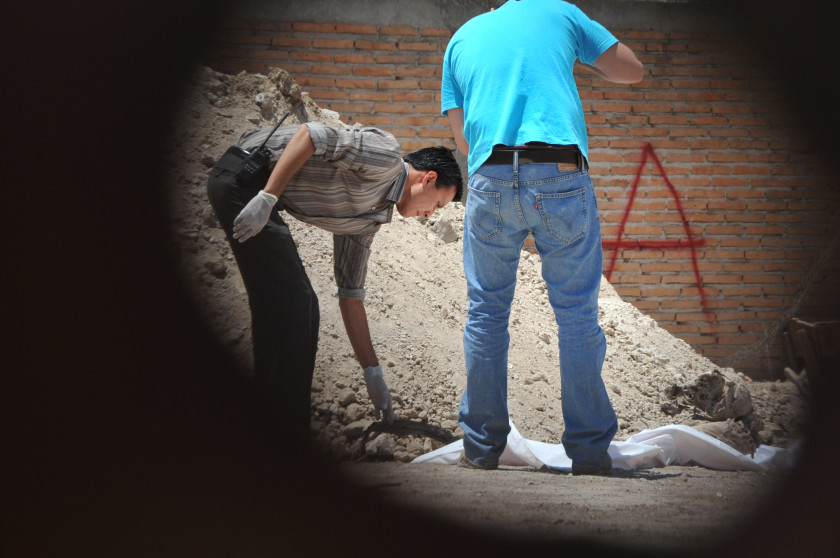 En la colonia Valle de Guadiana los peritos del Semefo encontraron más restos humanos, en tres fosas clandestinas. Crédito: Jorge Valenzuela.