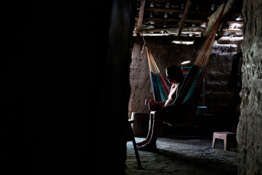 La mamá de Manuela espera que la Corte IDH reconozca que el Estado salvadoreño violó los DD.HH. de su hija. «Yo lo que espero es que no vayan a hacer con otra familia así como hicieron con mi hija. Yo vivo enferma de los nervios, no espero eso, ver a otra muchacha con las esposas en una camilla». Foto por Federico Alegría.