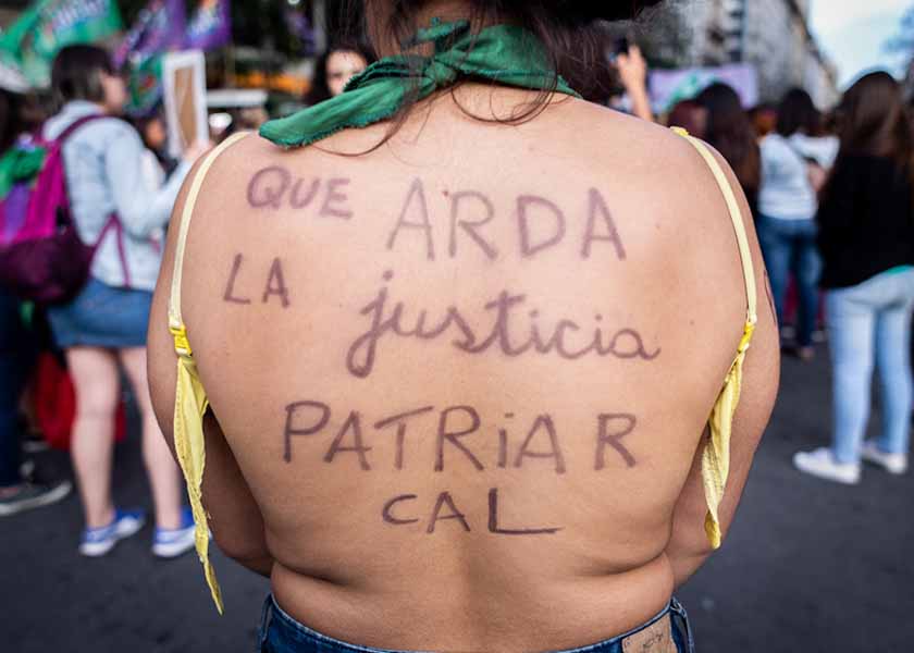 Una jueza falló en contra de una mujer que denunció una violación grupal