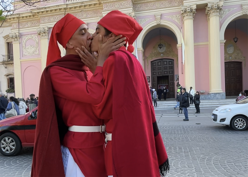 La historia detrás del beso de los infernales de Güemes en Salta